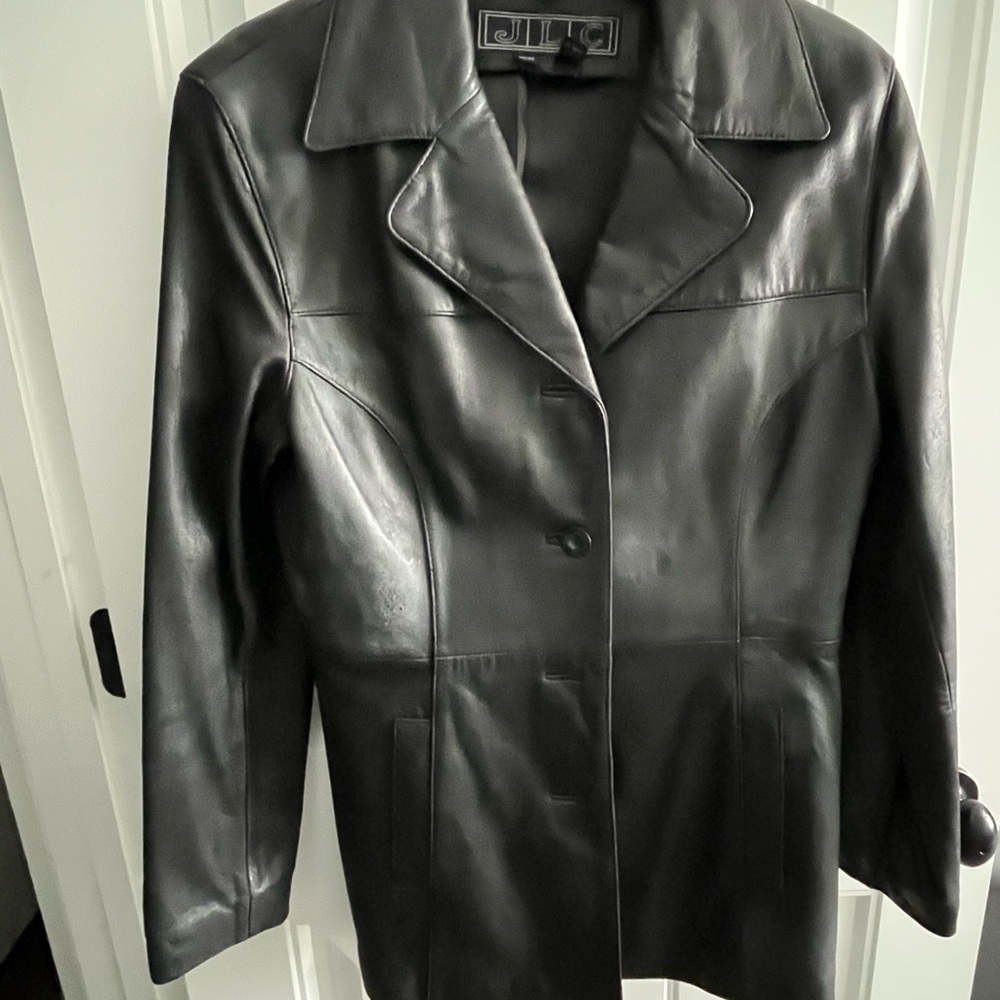 Elegant Black Leather Jacket